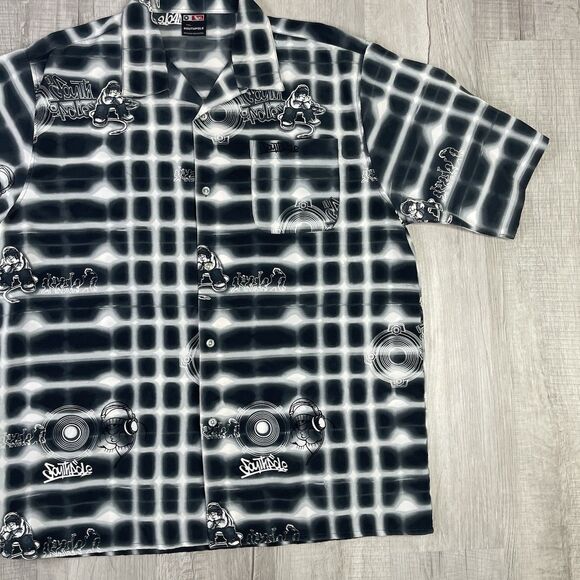 NEW SouthPole Short Sleeve Button Up Grey Silver Red Tab Baggy Shirt Men’s XL U - Picture 3 of 8